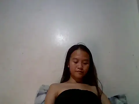 Snapshot of Yourlilpinayy chatting on 18, 4, 2026 Yourlilpinayy online show from 18, 4, 2026