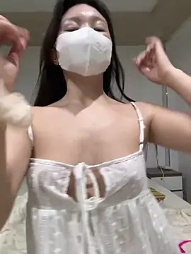 Snapshot of Rin-yiyi chatting on 7, 4, 2026 Rin-yiyi online show from 7, 4, 2026