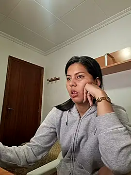 Snapshot of ZeforAitanna chatting on 7, 4, 2026 ZeforAitanna online show from 7, 4, 2026