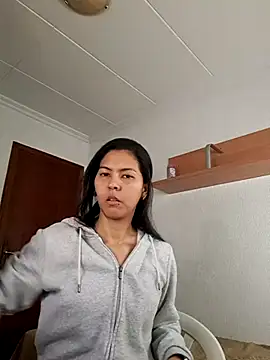 Snapshot of ZeforAitanna chatting on 8, 4, 2026 ZeforAitanna online show from 8, 4, 2026