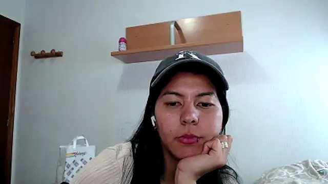 Snapshot of ZeforAitanna chatting on 13, 4, 2026 ZeforAitanna online show from 13, 4, 2026