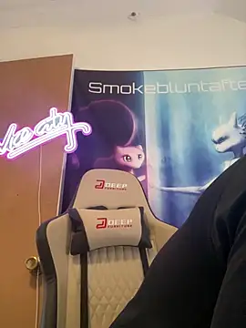 Snapshot of Smokebluntafterblunt chatting on 25, 5, 2026 Smokebluntafterblunt online show from 25, 5, 2026