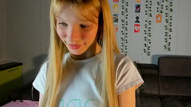 Snapshot of Kiracute18 chatting on 12, 3, 2026 Kiracute18 online show from 12, 3, 2026