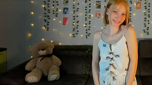 Snapshot of Kiracute18 chatting on 21, 3, 2026 Kiracute18 online show from 21, 3, 2026