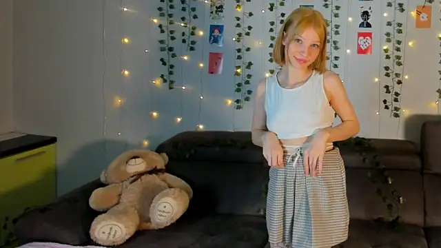 Snapshot of Kiracute18 chatting on 24, 3, 2026 Kiracute18 online show from 24, 3, 2026