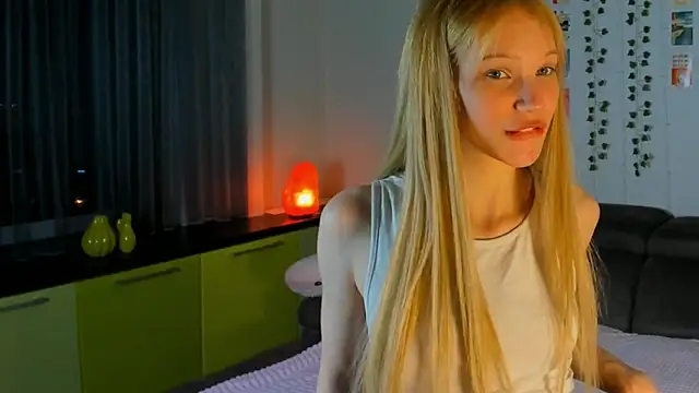 Snapshot of Kiracute18 chatting on 27, 3, 2026 Kiracute18 online show from 27, 3, 2026