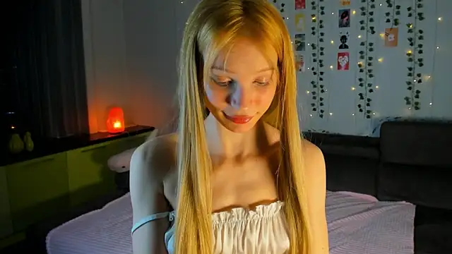 Snapshot of Kiracute18 chatting on 3, 4, 2026 Kiracute18 online show from 3, 4, 2026