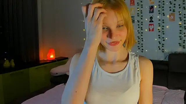 Snapshot of Kiracute18 chatting on 5, 4, 2026 Kiracute18 online show from 5, 4, 2026