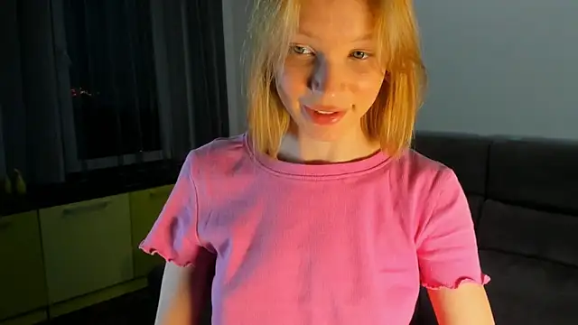 Snapshot of Kiracute18 chatting on 29, 5, 2026 Kiracute18 online show from 29, 5, 2026