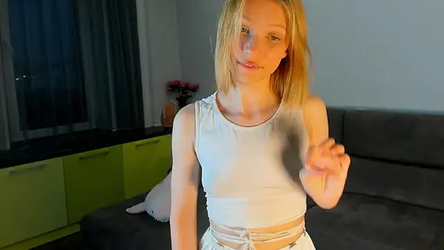 Snapshot of Kiracute18 chatting on 1, 6, 2026 Kiracute18 online show from 1, 6, 2026