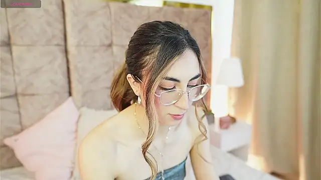 Snapshot of EmmaClark__ chatting on 21, 2, 2026 EmmaClark online show from 21, 2, 2026