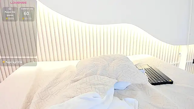 Snapshot of Kloe_skinny chatting on 15, 4, 2026 Kloe skinny online show from 15, 4, 2026