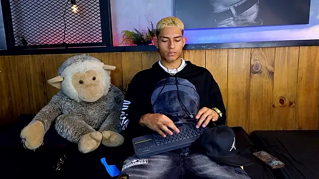 ItsZairen online show from 6, 3, 2026