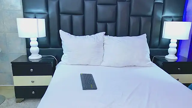 LaurenHazell online show from 8, 4, 2026