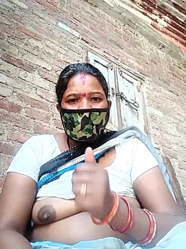 Snapshot of Kirti_sacsena chatting on 13, 4, 2026 Kirti sacsena online show from 13, 4, 2026