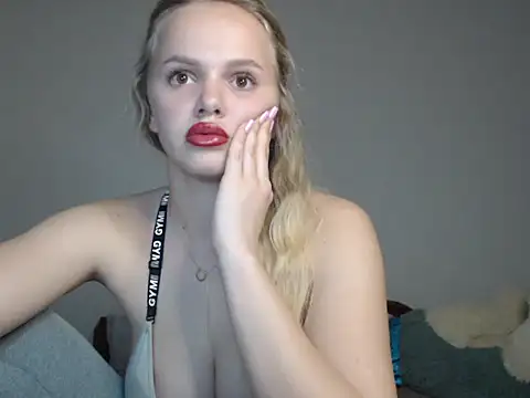 Snapshot of KeylaStar chatting on 8, 3, 2026 KeylaStar online show from 8, 3, 2026