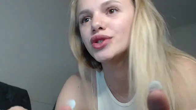 Snapshot of KeylaStar chatting on 7, 4, 2026 KeylaStar online show from 7, 4, 2026