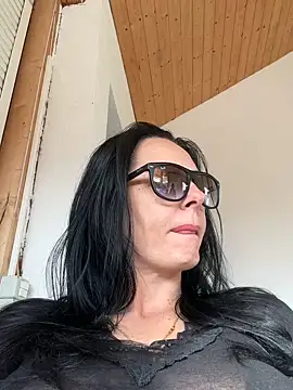 Snapshot of MiriamDelyn chatting on 19, 4, 2026 MiriamDelyn online show from 19, 4, 2026