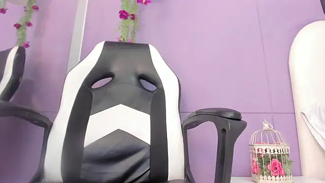 luna bradley  online show from 24, 2, 2026