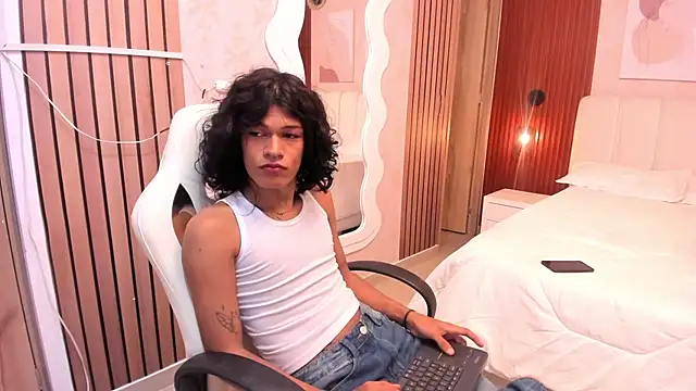 Snapshot of littlesweet18_ chatting on 15, 2, 2026 littlesweet18 online show from 15, 2, 2026