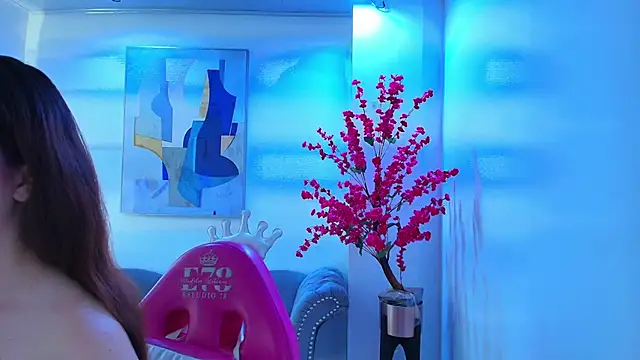 Snapshot of Chloe_dolly chatting on 2, 4, 2026 Chloe dolly online show from 2, 4, 2026