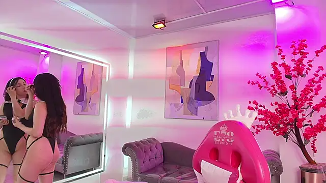 Snapshot of Chloe_dolly chatting on 9, 4, 2026 Chloe dolly online show from 9, 4, 2026