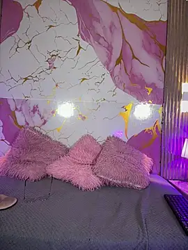 Woo isDaphne online show from 9, 4, 2026