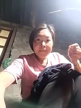 Snapshot of Yiyoongg chatting on 8, 2, 2026 Yiyoongg online show from 8, 2, 2026