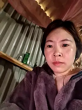 Snapshot of Yiyoongg chatting on 14, 2, 2026 Yiyoongg online show from 14, 2, 2026