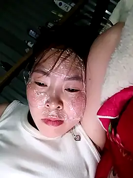 Snapshot of Yiyoongg chatting on 19, 4, 2026 Yiyoongg online show from 19, 4, 2026