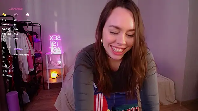 Snapshot of Monroe_Linger chatting on 13, 4, 2026 Monroe Linger online show from 13, 4, 2026