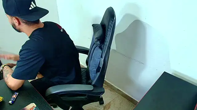 Snapshot of Xanderstone00 chatting on 9, 3, 2026 Xanderstone00 online show from 9, 3, 2026