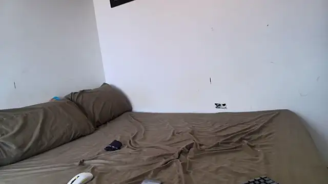 Snapshot of Xanderstone00 chatting on 2, 4, 2026 Xanderstone00 online show from 2, 4, 2026