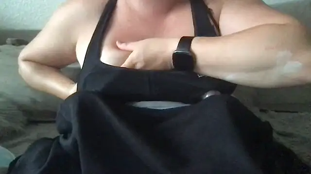 FlirtyFrayaXX online show from 1, 7, 2026