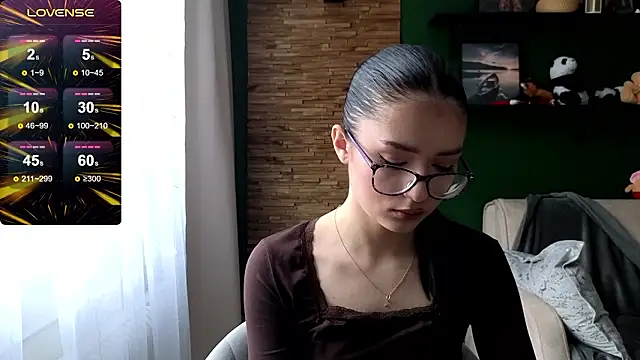 Whitney11 1131 online show from 23, 2, 2026