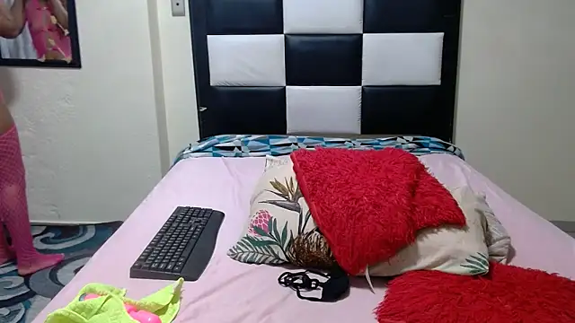 Snapshot of VeronaDimexx chatting on 5, 4, 2026 VeronaDimexx online show from 5, 4, 2026