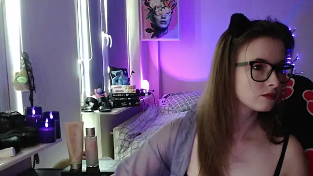 Snapshot of LunaXcherry chatting on 7, 5, 2026 LunaXcherry online show from 7, 5, 2026