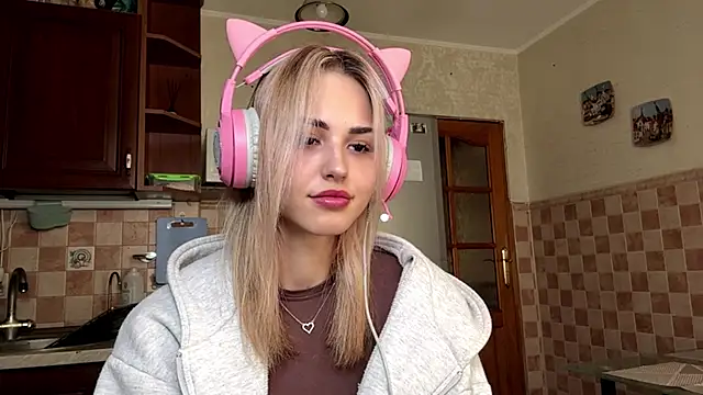 Snapshot of Evva_mayy chatting on 9, 5, 2026 Evva mayy online show from 9, 5, 2026