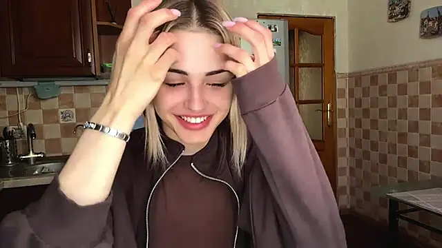 Snapshot of Evva_mayy chatting on 8, 6, 2026 Evva mayy online show from 8, 6, 2026