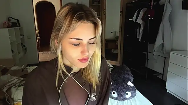Snapshot of Evva_mayy chatting on 12, 6, 2026 Evva mayy online show from 12, 6, 2026