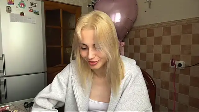 Snapshot of Evva_mayy chatting on 18, 6, 2026 Evva mayy online show from 18, 6, 2026