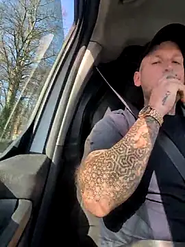 Snapshot of dave32000 chatting on 4, 3, 2026 dave32000 online show from 4, 3, 2026