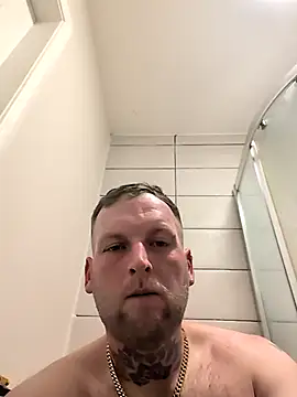 Snapshot of dave32000 chatting on 27, 4, 2026 dave32000 online show from 27, 4, 2026