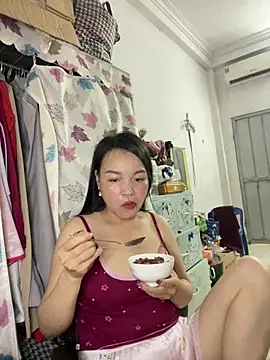 Strawberry-wet online show from 11, 4, 2026