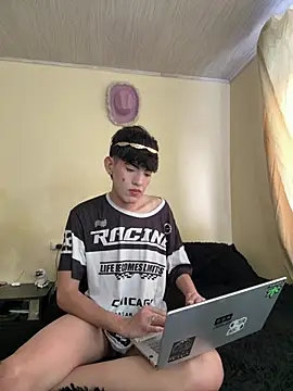 Snapshot of max_femboy chatting on 28, 3, 2026 max femboy online show from 28, 3, 2026