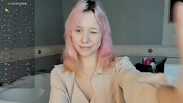 EmilyTrase online show from 10, 4, 2026