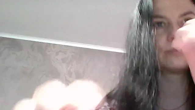 Snapshot of Clover_Shine chatting on 24, 4, 2026 Clover Shine online show from 24, 4, 2026