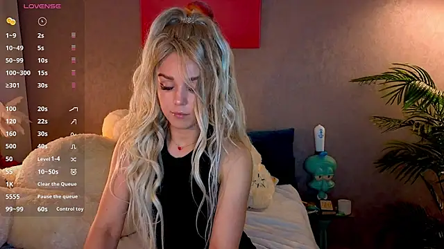 Snapshot of Sonya-Love chatting on 12, 5, 2026 Sonya-Love online show from 12, 5, 2026