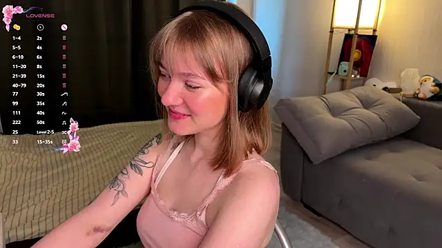Snapshot of Mirrrra1 chatting on 9, 5, 2026 Mirrrra1 online show from 9, 5, 2026