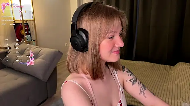 Snapshot of Mirrrra1 chatting on 14, 5, 2026 Mirrrra1 online show from 14, 5, 2026